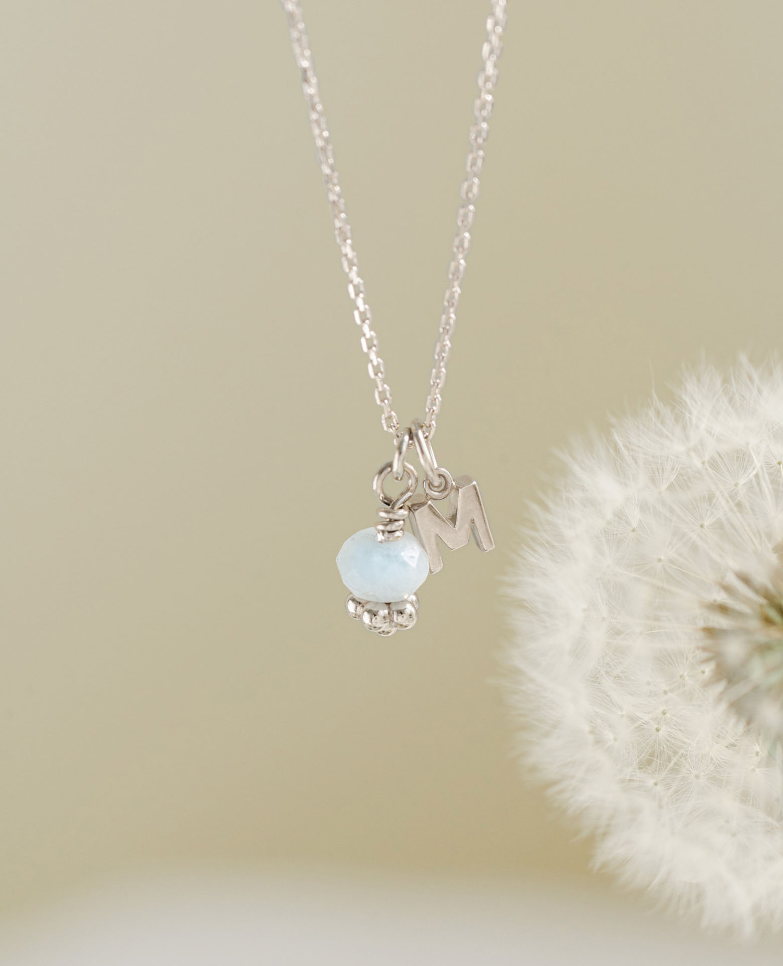 Collier <i>Aigue-marine</i> et initiale argent mas